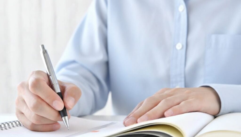 登録販売者のおすすめテキストは?社会人が短期間で学べる最適な1冊